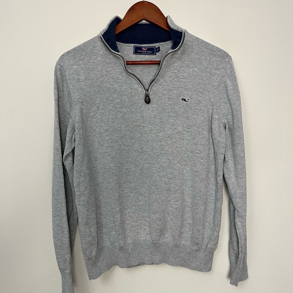 Vineyard Vines Men's Light Gray Quarter-Zip Sweater with Navy Collar